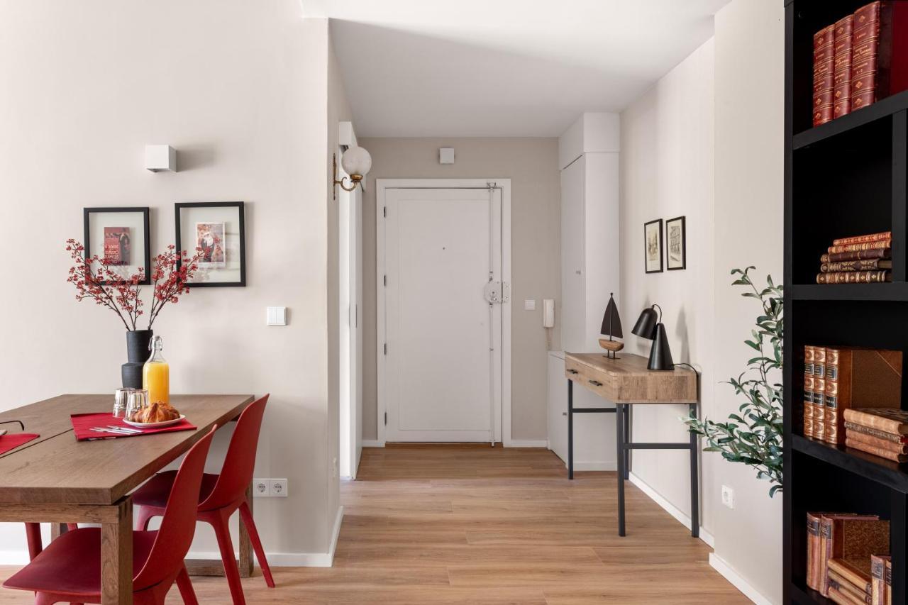 Joivy Stunning 2-br Flat With Balcony In Appartement *
