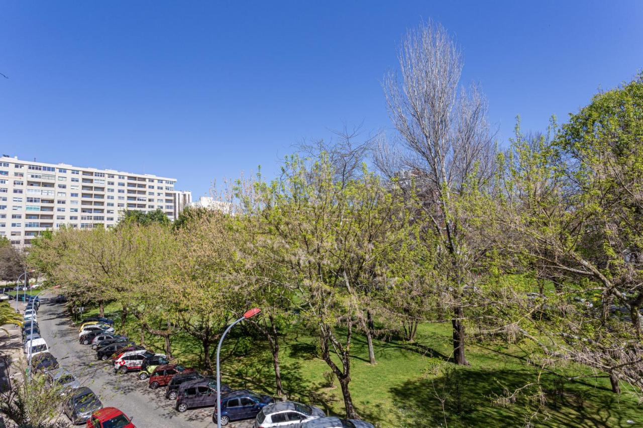 Appartement Joivy Stunning 2-br Flat With Balcony In